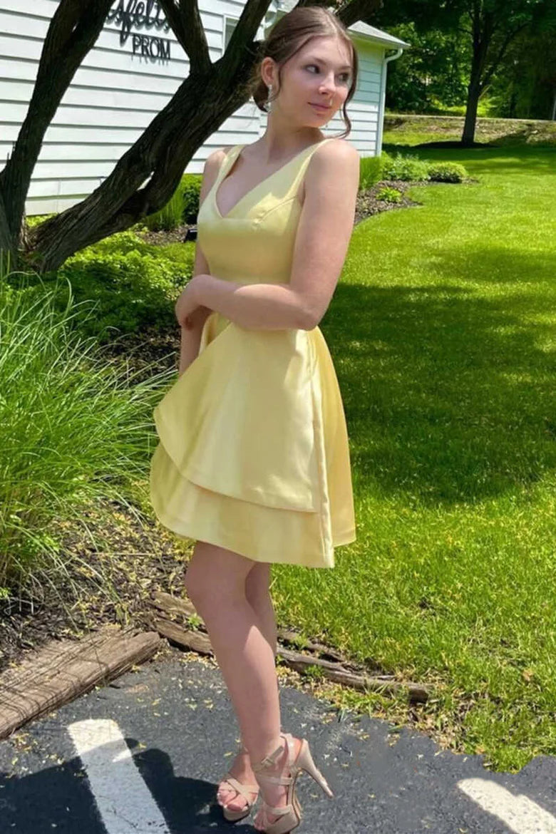 Vestido corto de fiesta con escote en V y corte A